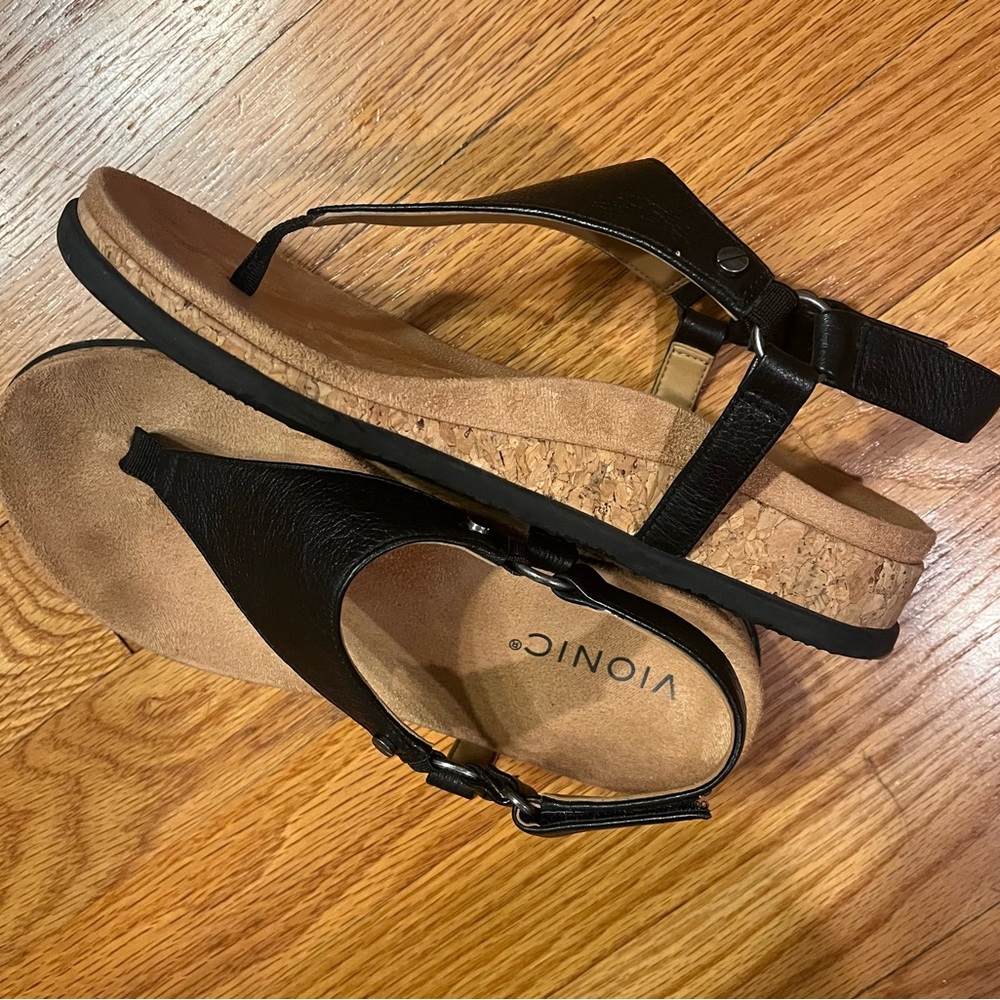 Vionic Black and Tan Sandals